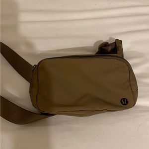 Lululemon everywhere belt bag in artifact